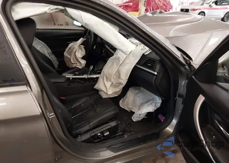 2016 BMW 320I xDrive z USA, uszkodzony, nr VIN WBA8E5G56GNT93936